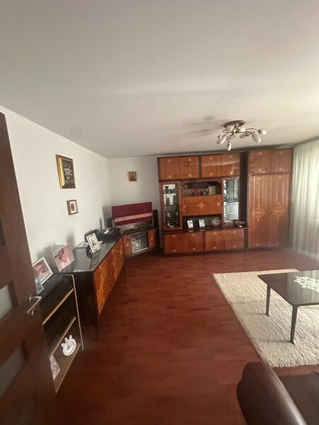 Pridvorului, apartament 3 camere decomandat, langa Parcul Tineretului, Sun Plaza.