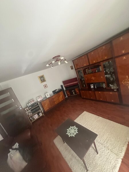 Pridvorului, apartament 3 camere decomandat, langa Parcul Tineretului, Sun Plaza.